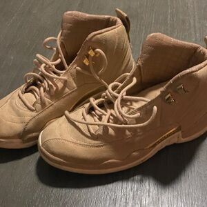 Jordan Women's Beige and Gold Sneakers